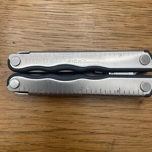 Leatherman Kick